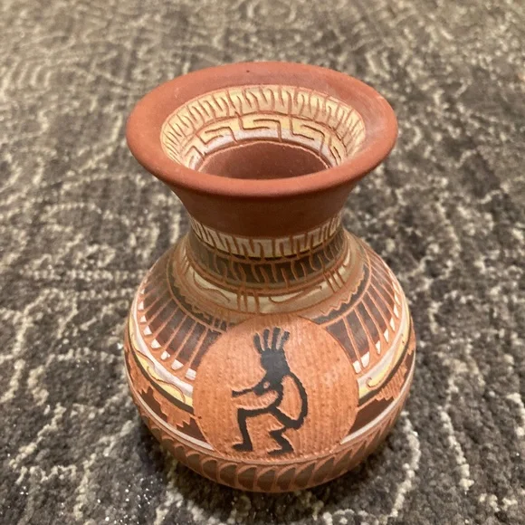 Signed pottery piece - Picture 1 of 5